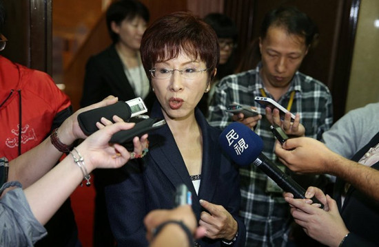 洪秀柱勉励大学生理性表达诉求:不满意也别丢鞋