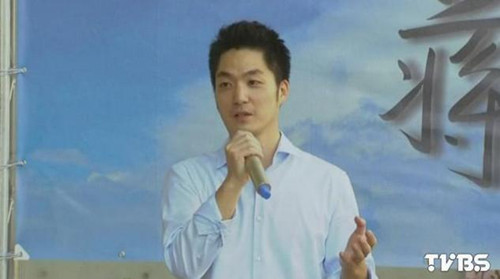 蒋家后代蒋万安“立委”初选大胜上演王子复仇记