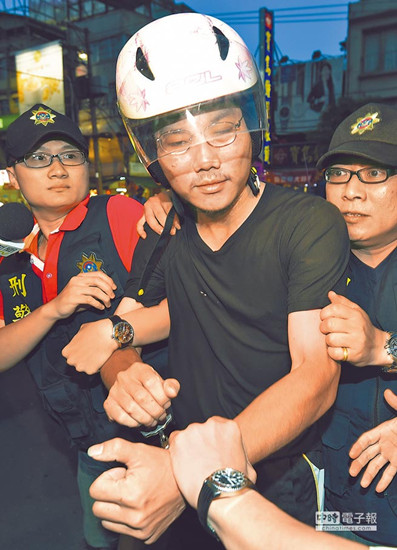 台湾男子校内随机割喉女童 表情漠然"等你来抓"