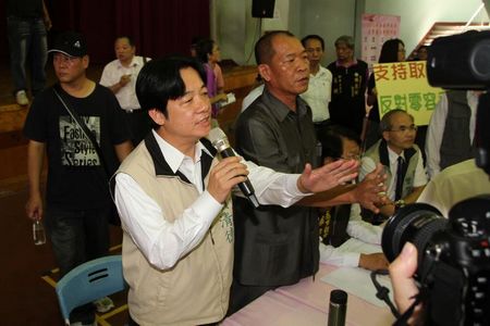 ̨���г�����¾ٰ���̸����Ա���鱬��ͻ��ͼ��