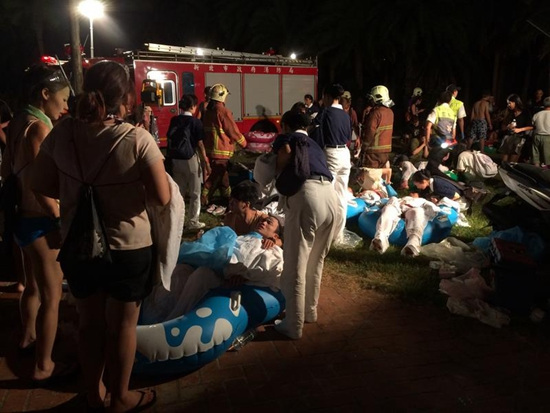台湾新北市一水上乐园疑粉尘爆炸目击者讲述状况