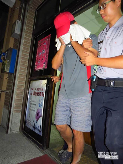 台湾乐园粉尘爆炸男子趁乱打劫被抓获(图)