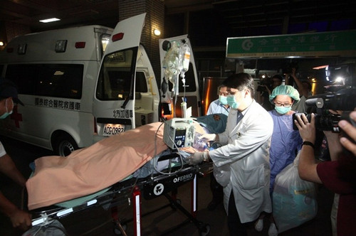 台湾尘爆案:上千医护加班无怨言捐血人潮涌现