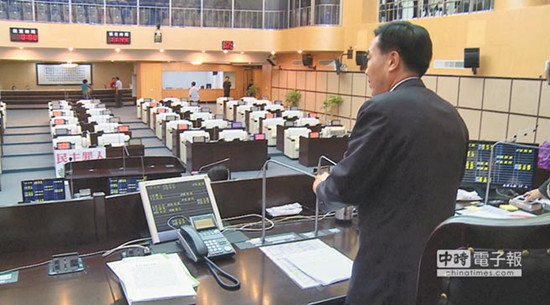 议场空无一人台南市议长李全教唱独角戏(图)