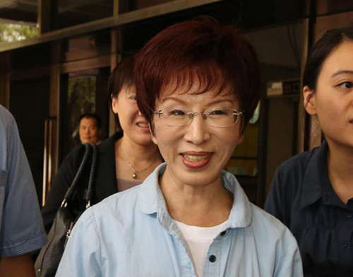 洪秀柱告名嘴诽谤案今开庭洪出庭开心唱歌图