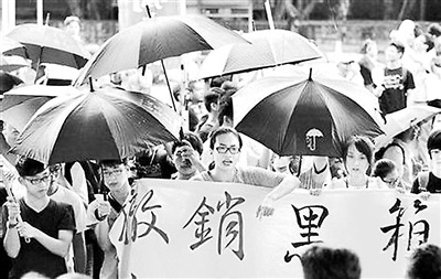 民进党首度承认资助学生“反课纲”网友呛翻天