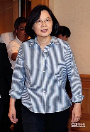 编织课纲谎言台湾名嘴批蔡英文“双面人”