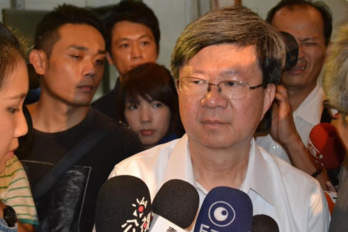 台湾教育部门负责人:反课纲争议愿负完全责任