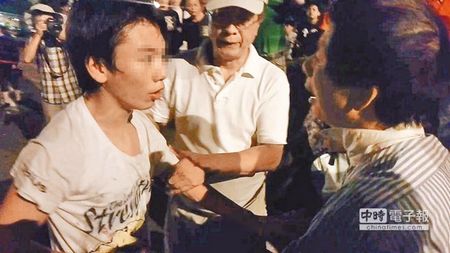 反课纲高中生打父亲:这是我一生中最光荣的时刻