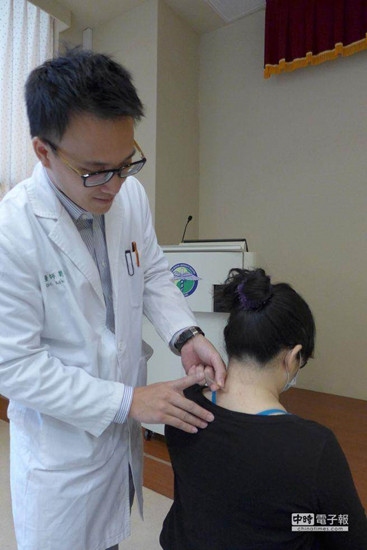 ̨��һ60�긾�˾�׵��ʹ��˦ͷ��6�����̱֫��