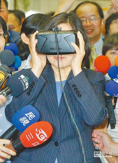 蔡英文参访台防务展军方自认“礼数中立”(图)