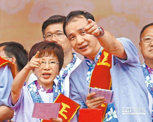 洪秀柱与朱立伦吴伯雄合体客家拉票批绿营太自满