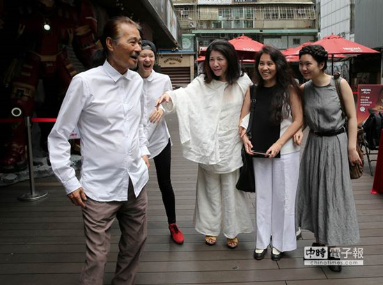 施明德批蔡英文像选乡镇市长整天装可爱(图)