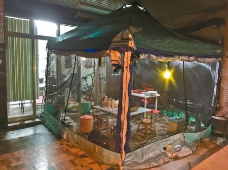 怕叮也要烤台南人中秋搭帐篷点蚊香烤肉(图)