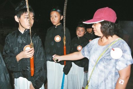 ��̨�����еǸ���̨�Ͻ�����״�������壨ͼ��