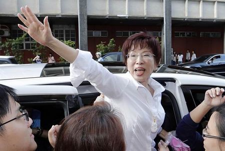 洪秀柱姐妹同心后援会成立多名“蓝委”到场支持