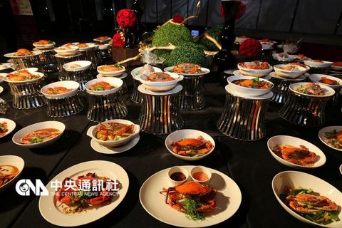 台南一酒店推出108道螃蟹料理让人食指大动(图)