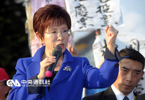 支持者簇拥选党主席洪秀柱呼吁:留下努力(图)