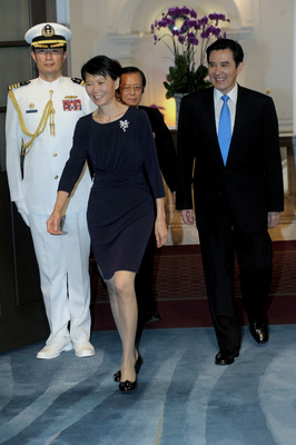 Ϊ��̧ѡ������������歡�������Ϯ��Ӣ��