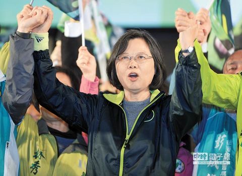 港媒批蔡英文两岸论述多变左右摇摆进退两难