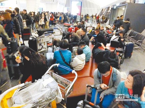 台湾春运恐现瓶颈高铁喊罢工桃园机场塞爆(图)