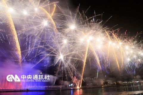 高雄灯会10日登场立体螺旋滑梯是亮点(图)