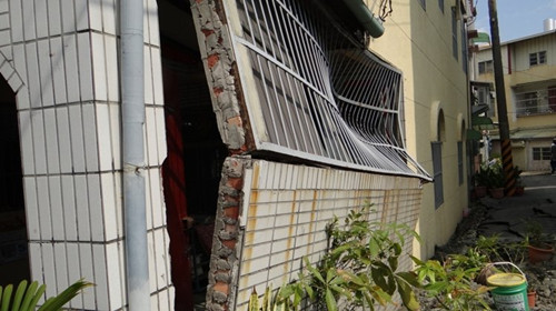 台南震后土地液化严重民宅下陷1米半(图)