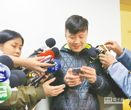 国民党草协成员李正皓被控偷拍性爱影片(图)