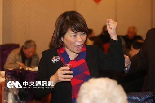 黄敏惠驳请客送礼传闻:最近比较黑因为被抹黑