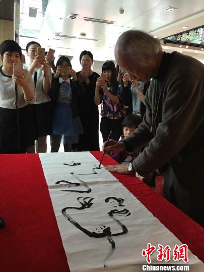 ͨѶ��������ͯʫ������һ�ˡ��ֻ���