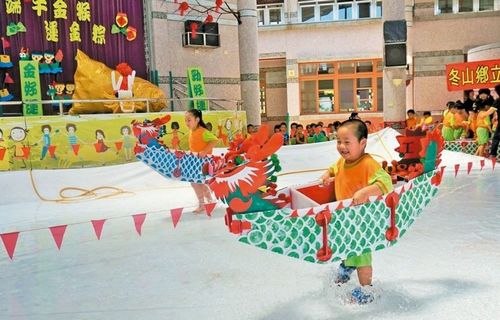 台幼童迎端午节扮金猴龙舟运超级黄金粽(图)