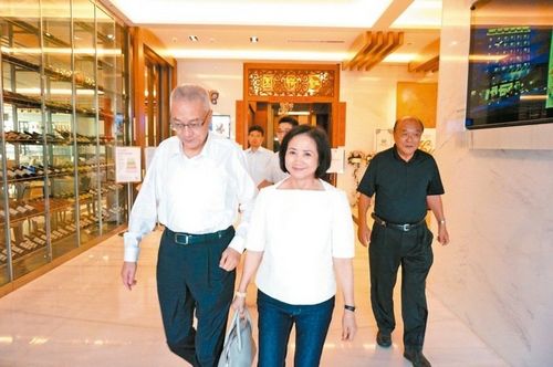 ����屻���Ƿ�ѡ������ϯ��Ӧ������������