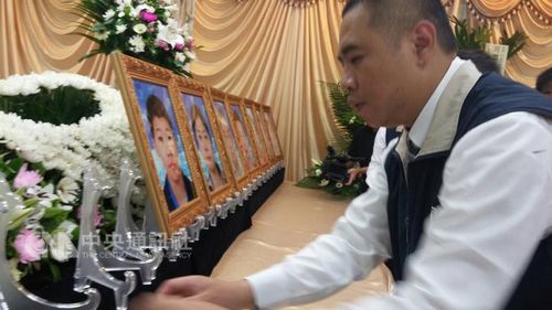 台游览车事故罹难陆客24日火化家属带骨灰返大陆