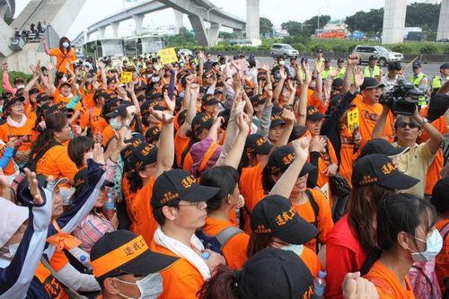 台军退将:会吵才有糖吃军公教要上街坚持到底