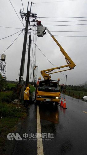 台风“鲇鱼”来袭:台湾52人受伤逾200万户停电