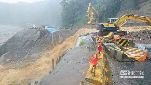 台风“鲇鱼”袭台:花莲、乌来成孤岛苏花公路封闭