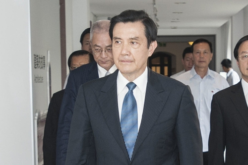 黄世铭泄密案开审马英九卸任后首度以被告身份出庭