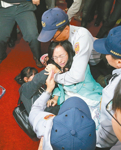 台媒:“一例一休”案今审查蓝绿双方恐陷焦土战