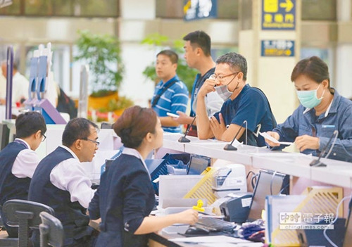 复兴航空停航解散令乘客措手不及数万人受影响