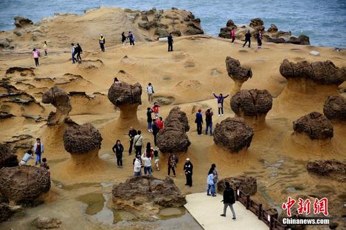 男子闯野柳地质公园垂钓被抓最高可罚100万台币