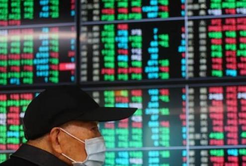 台股震荡收黑跌132.68点