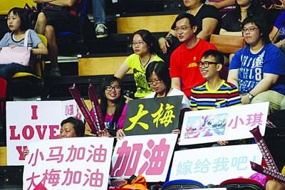 ���Ծٱ������������鱻����ǿ��Ů�񡱣�ͼ��