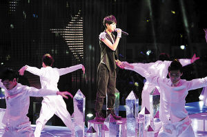 ���ֽ��ӽ���Ļ��˫�Ƶ�����������ʵ���Ҷ