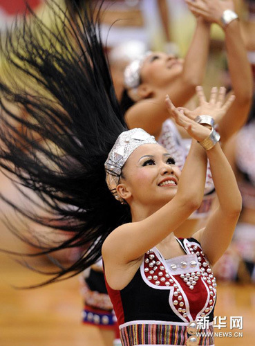 ���������赸�������ˡ�Ψ����Ů�ڷ�Ʈ�ݣ�ͼ����6��