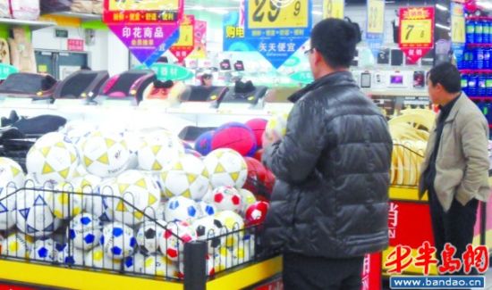 中考考足球商家卖断货女孩犯愁没场地没人教