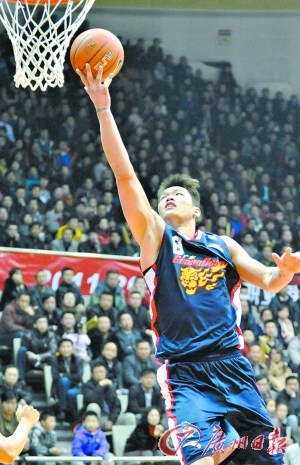 CBA季后赛上演“冤家聚首”攻防俱佳广东胜新疆