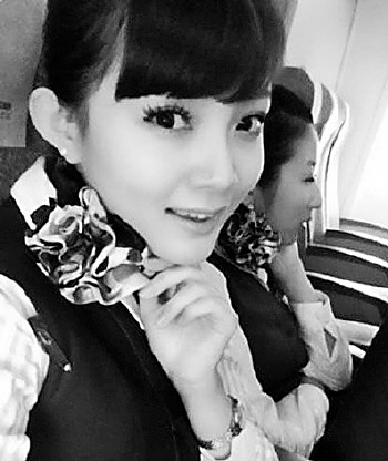 前鲁能队长与女友领证结婚娇妻是靓丽空姐(图)