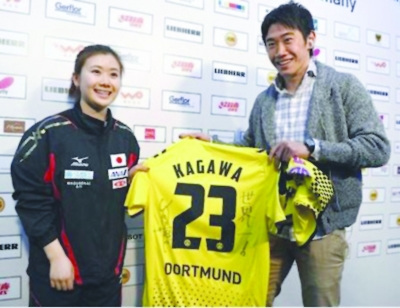 福原爱获“日本梅西”赠球衣叹香川经历太刺激(图)