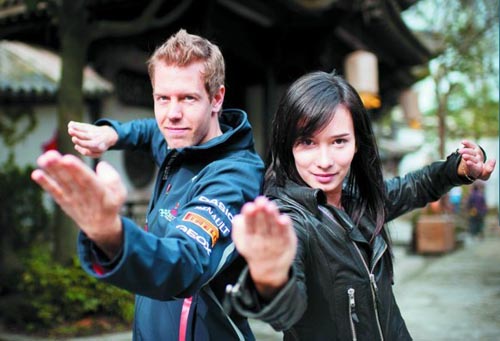 F1车手抵上海当“演员”与华裔女星演动作片(图)