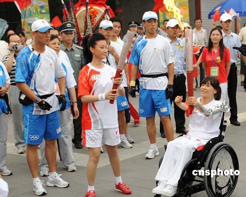 桑兰一个人的战争:从“微笑天使”到